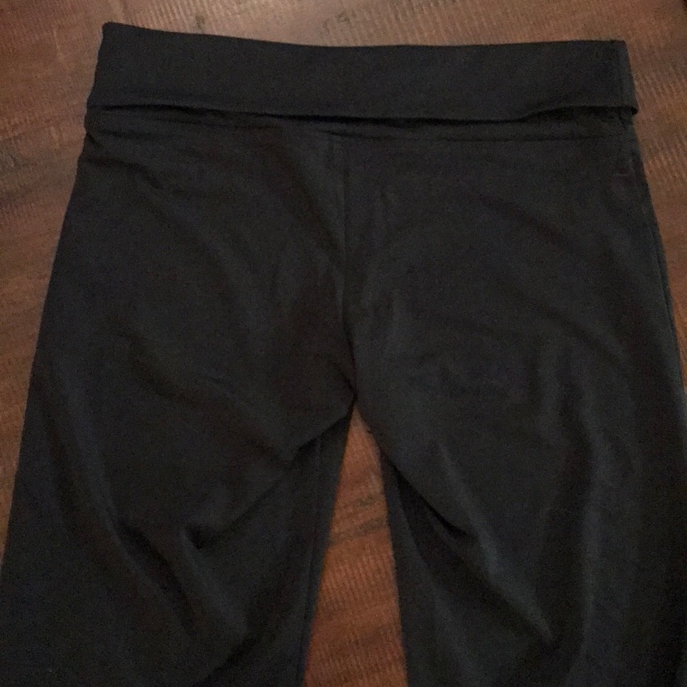 EUC~ Under Armour All Season Capri Pants - Picture 3 of 7